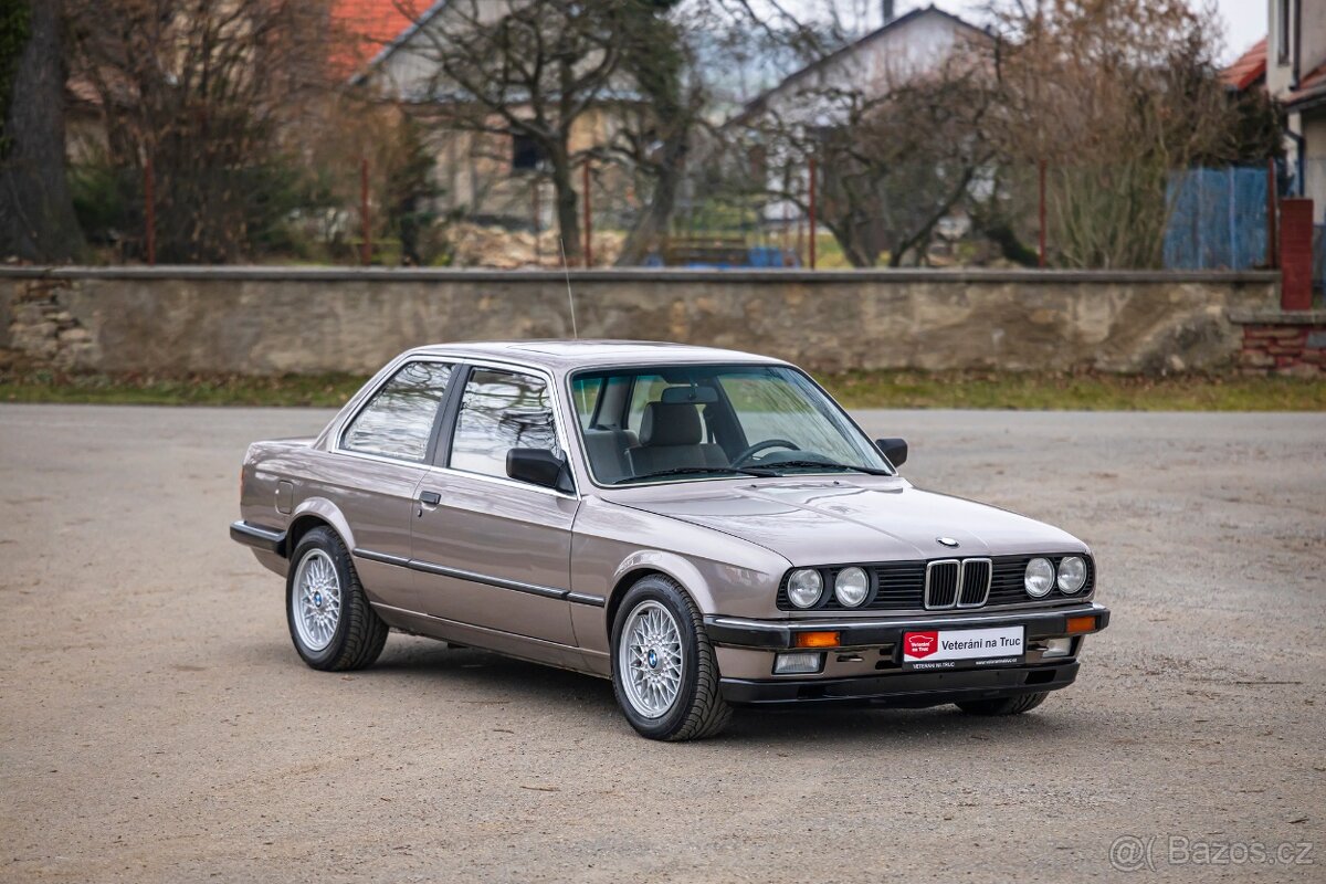 BMW E30 320i Coupe
