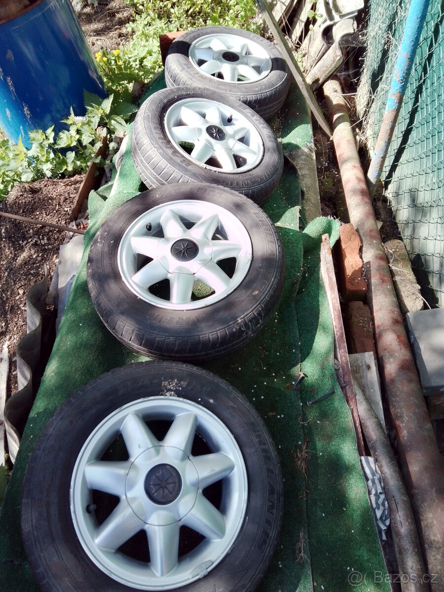 Top elektrony i s letní gumou na sezónu