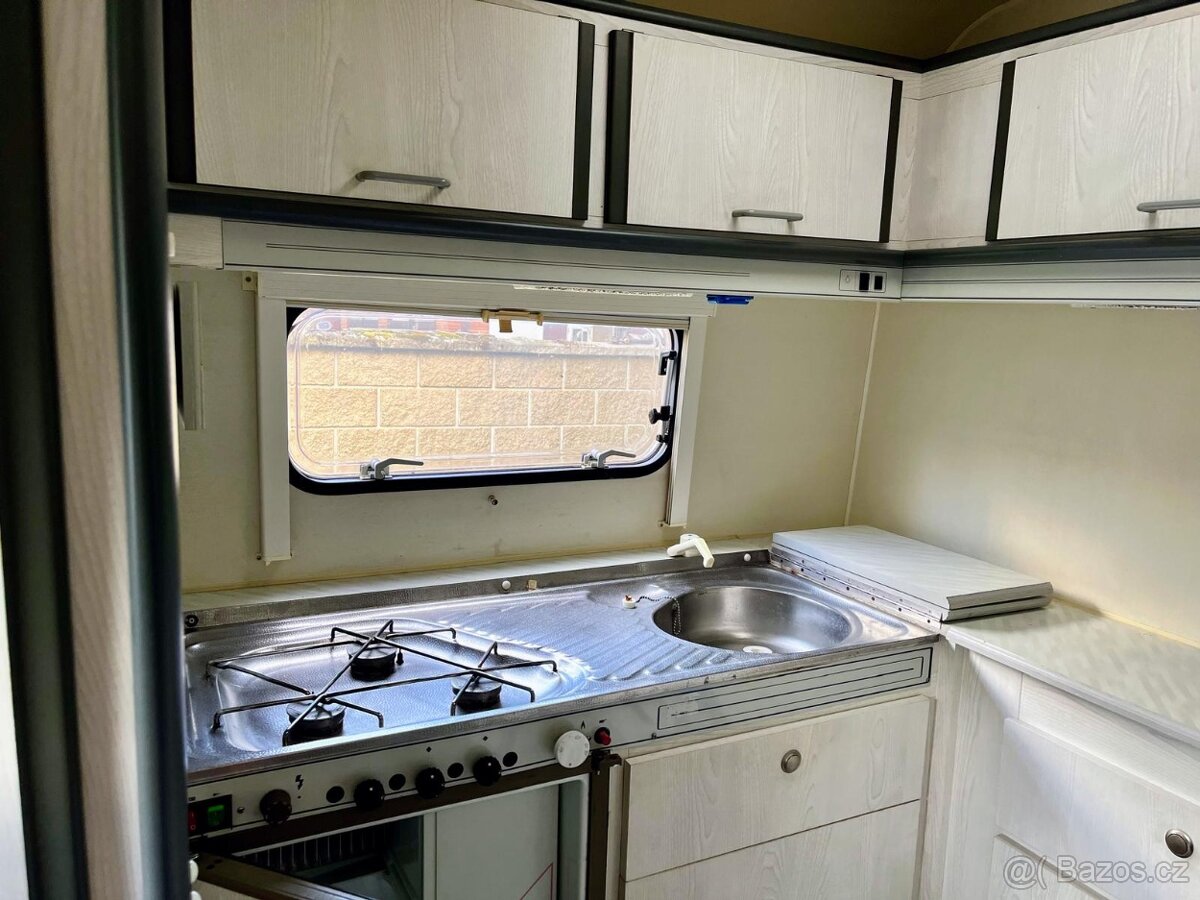 Karavan Chateau 380