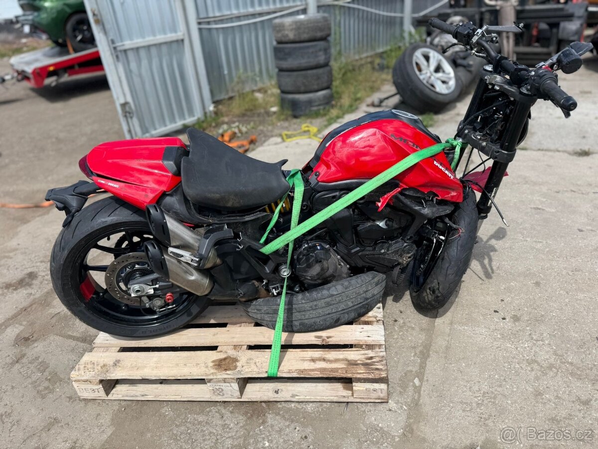 Ducati Monster 937ccm 82kw rv:2023/9 silně havarovaná