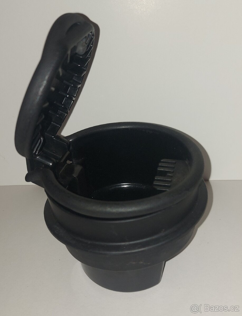 Popelník Ford