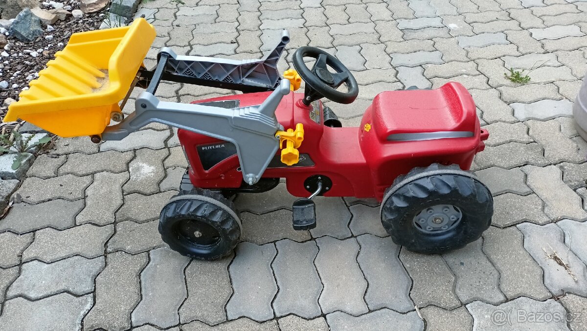 Šlapací traktor rolly toys