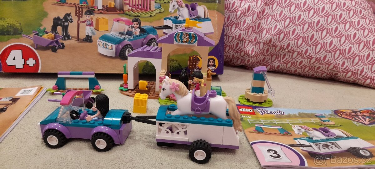 Lego Friends Jezdecká škola a přívěs pro koně