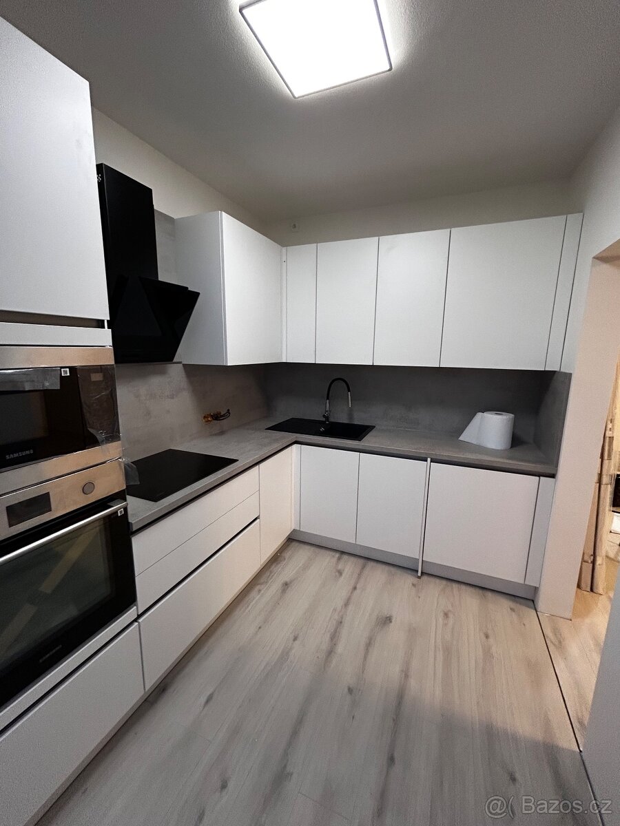 Pronájem 2+1 DUHA, Ostrava-Poruba, 8. obvod, M. Bajera