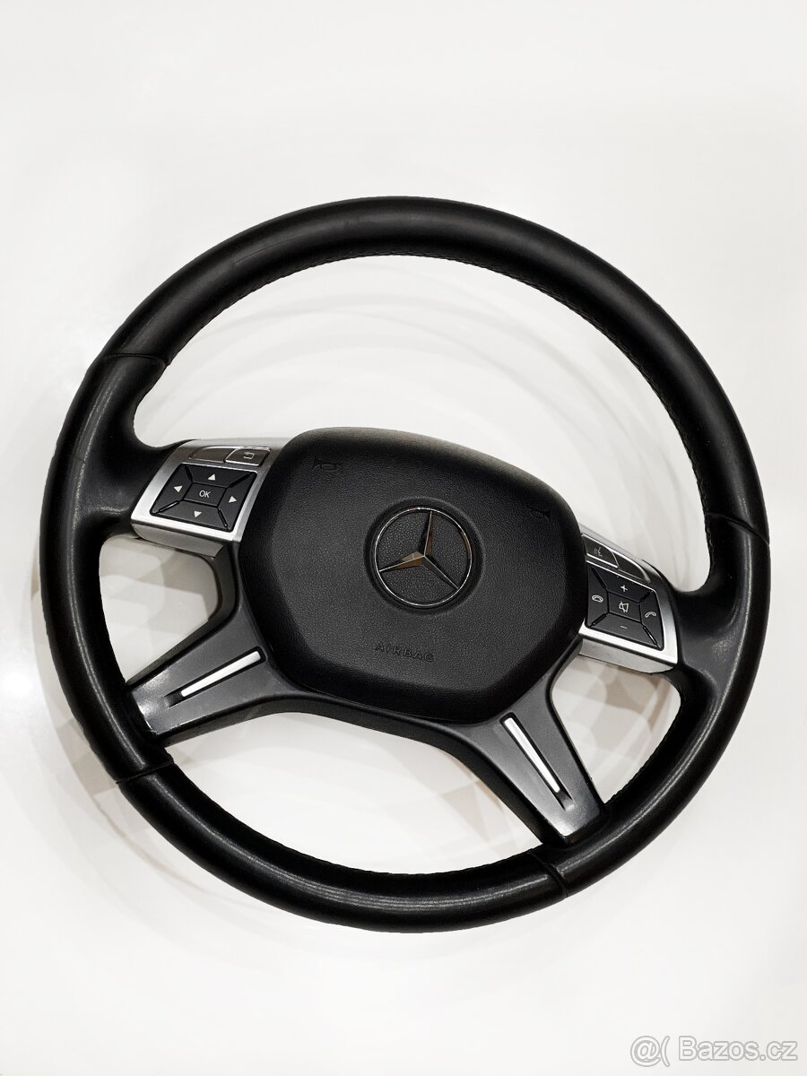 Čtyřramenný volant Elegance z Mercedesu W204