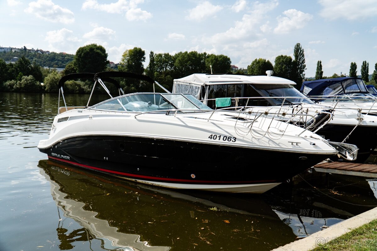 MOTOROVÁ LOĎ BAYLINER 842 CU