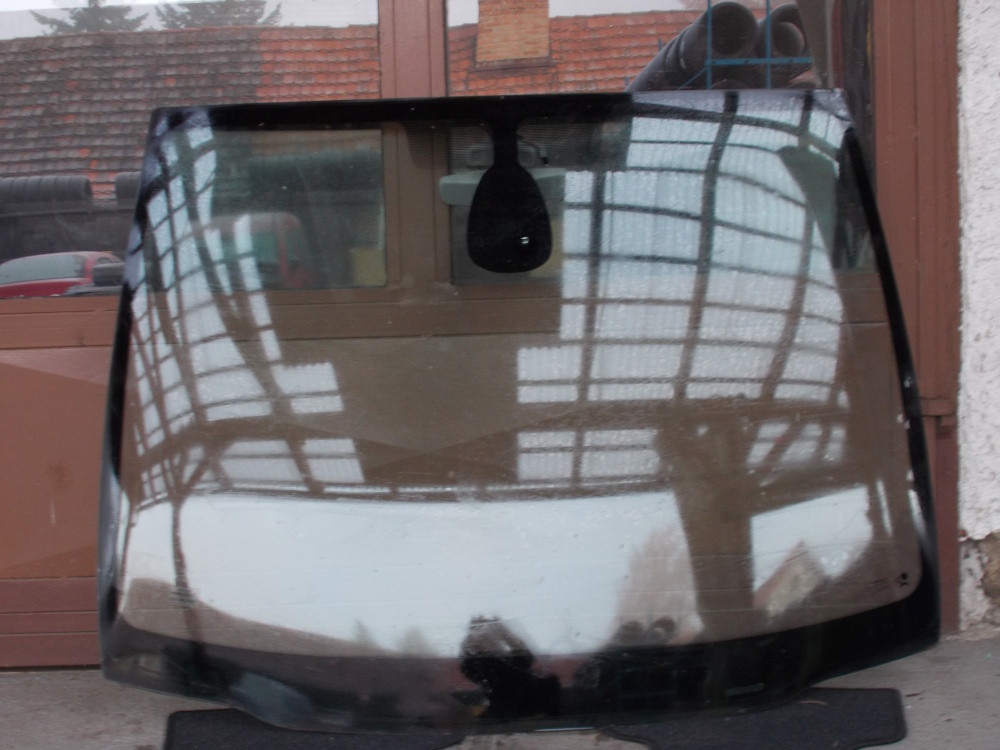 Čelní sklo Renault Modus, s dešťovým senzorem a zrcátkem