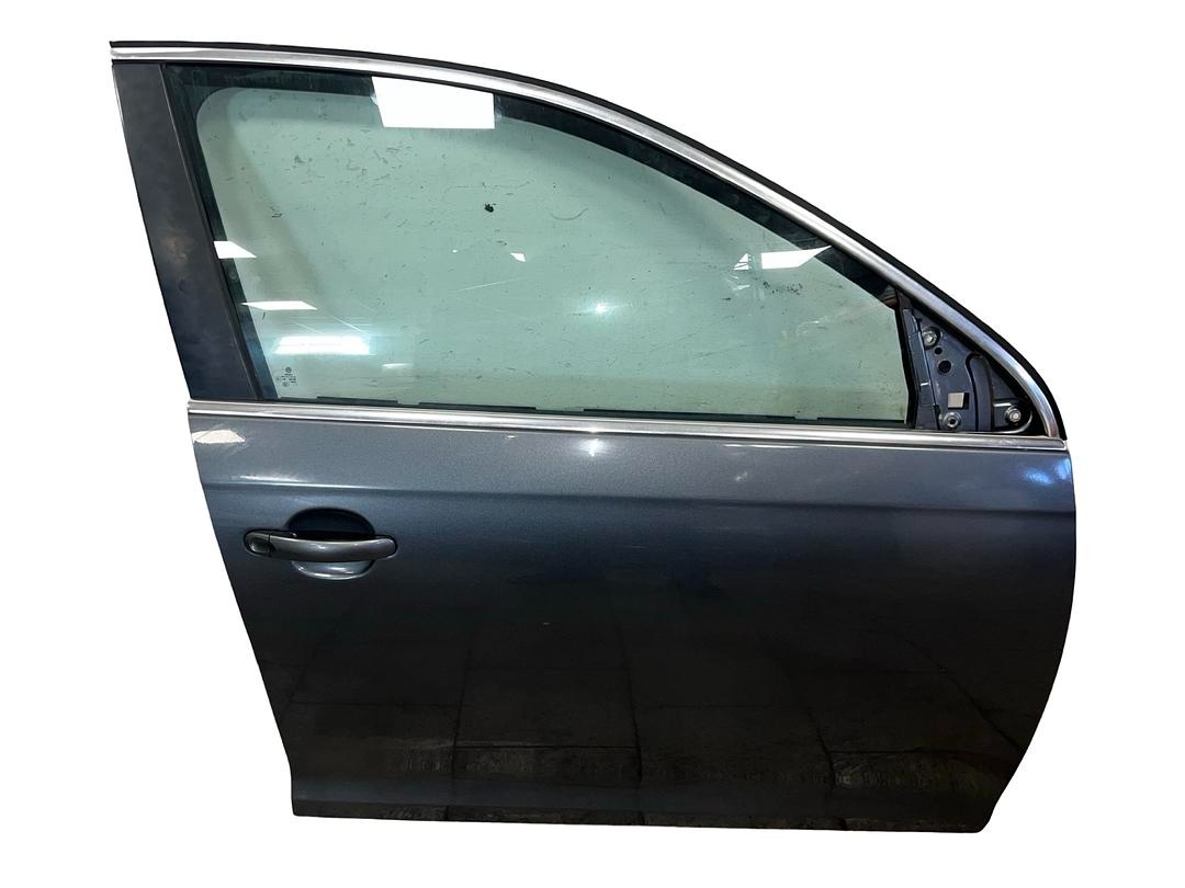 Pravé přední dveře šedá metalíza LD7X VW Golf 6 kombi 10