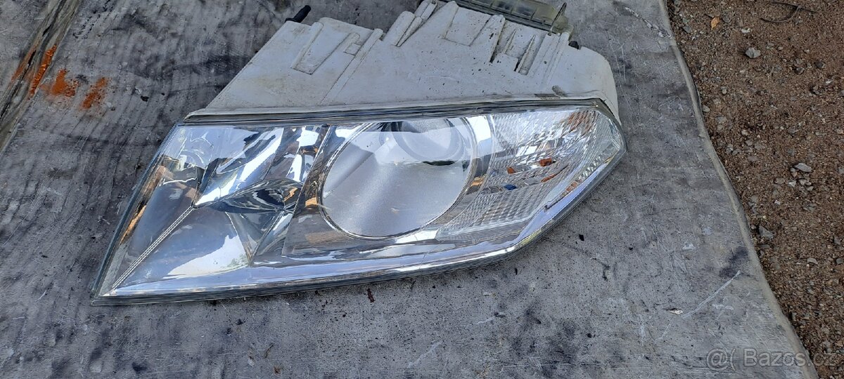 Octavia 2 predni xenon svetlo