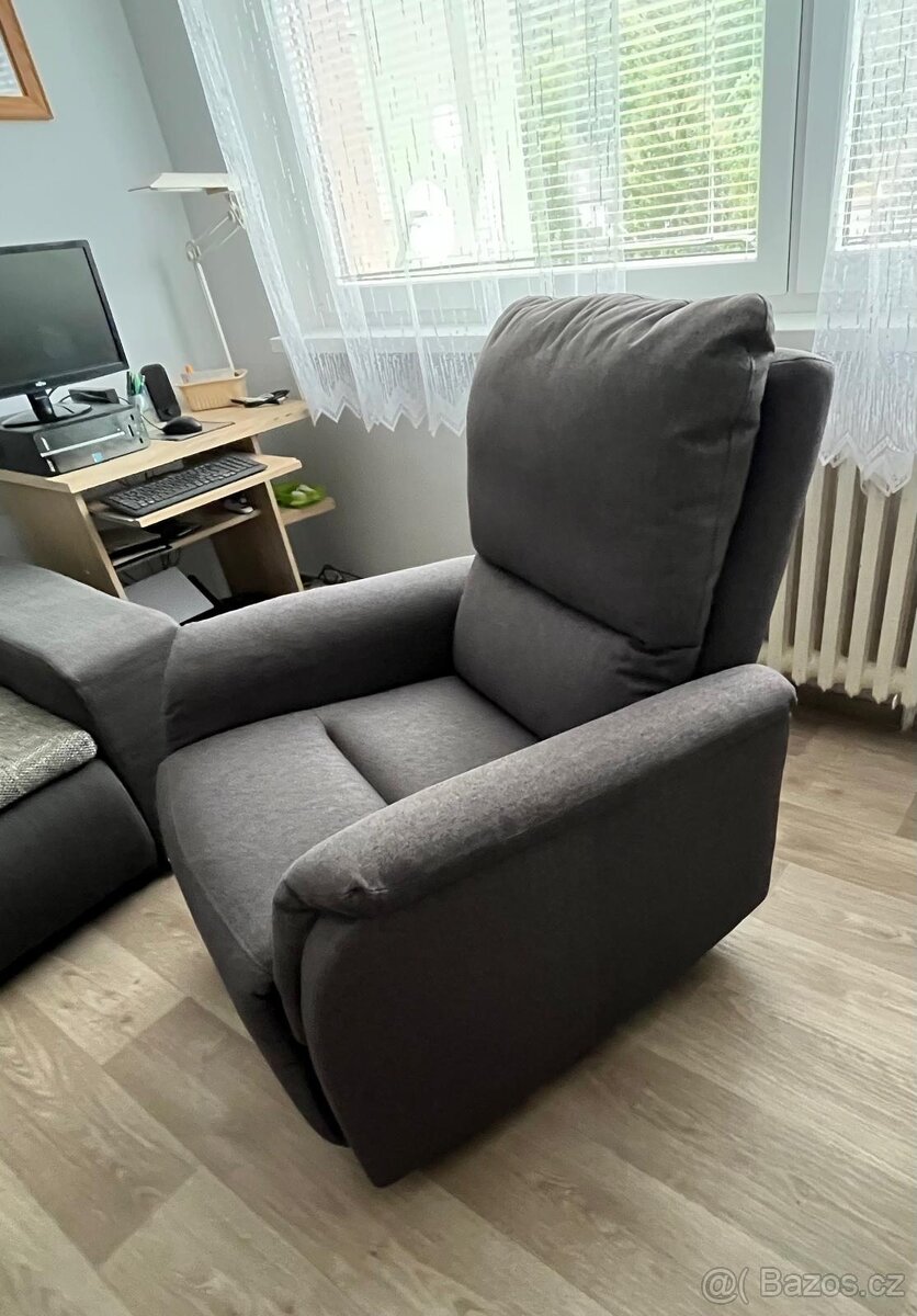 Polohovací křeslo