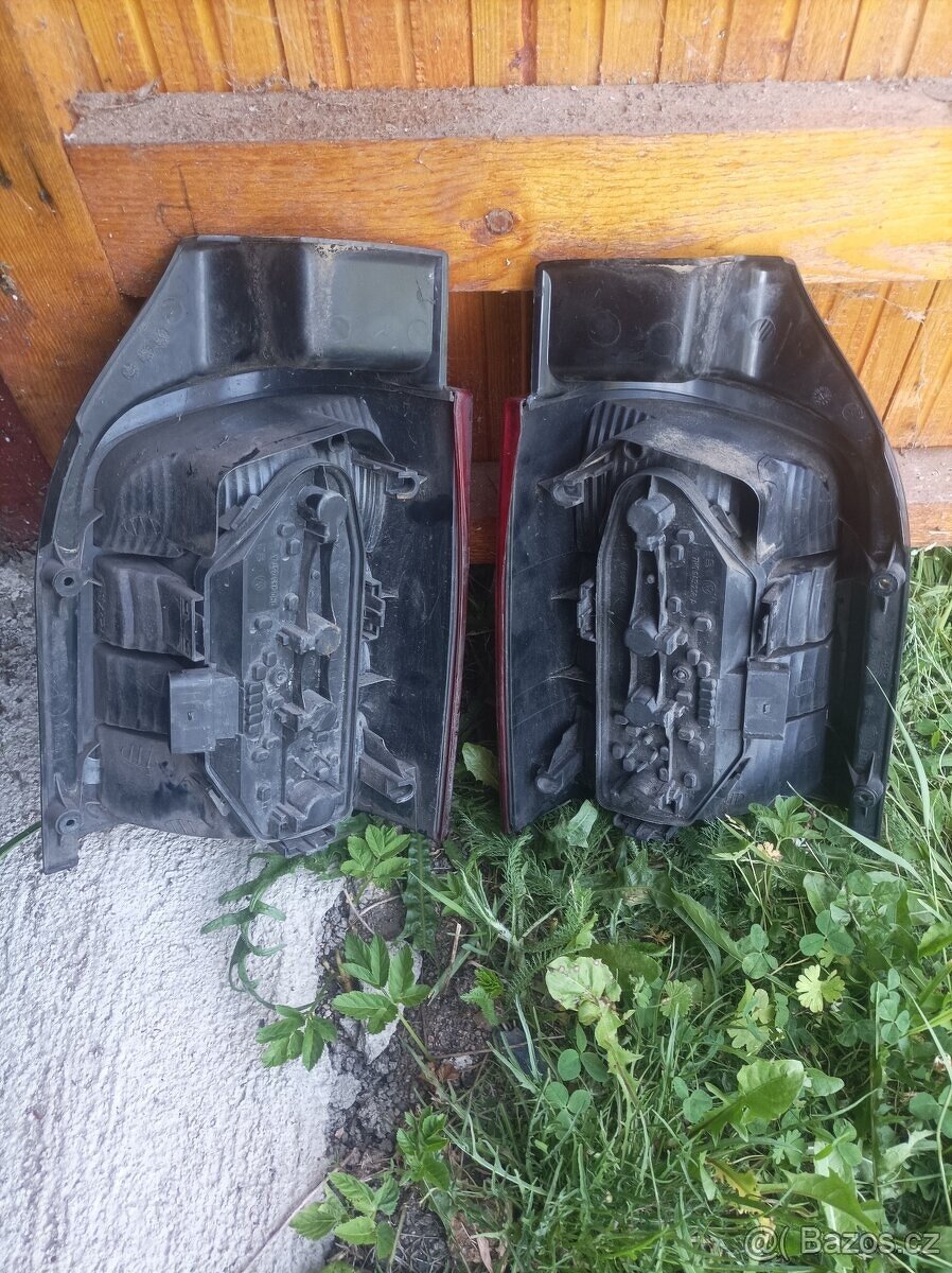 Prodám tažné zařízení + zadní světla VW T5 TRANSPORTER