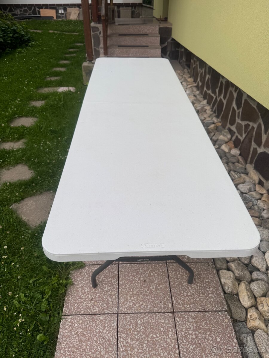 Extra velký zahradní skládací stůl