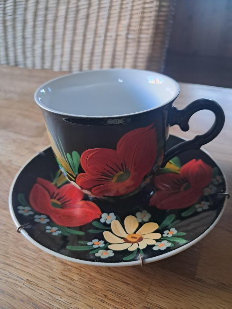 Malovaný retro hrneček s podšálkem