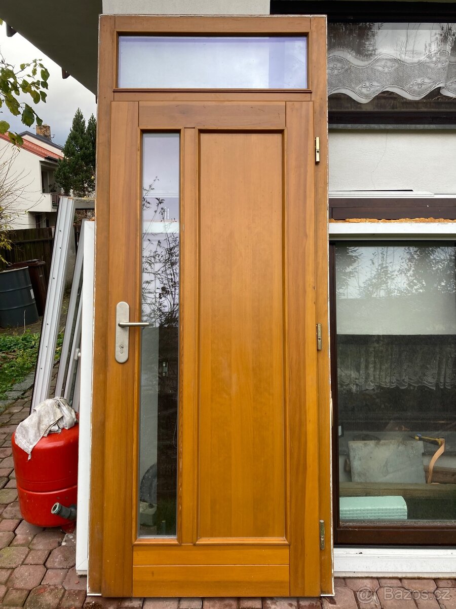 Vchodové dveře masiv/drevené