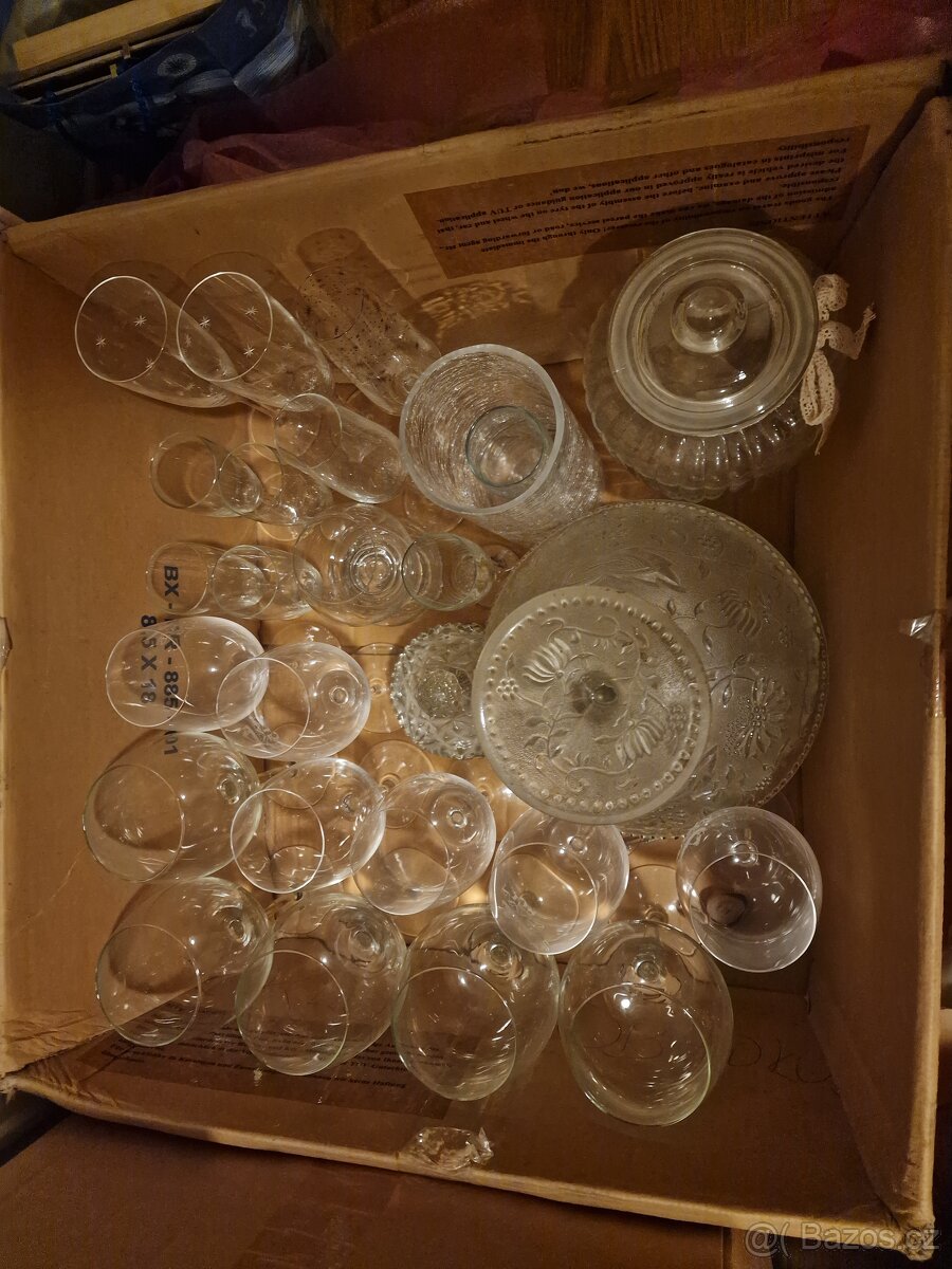 Sklenice vino / šampaňské