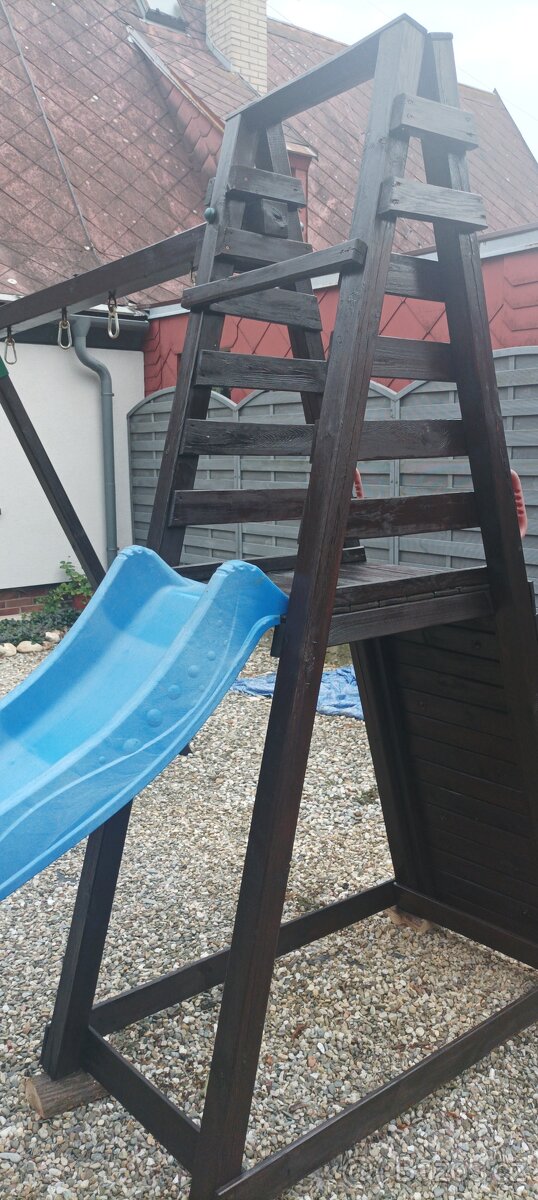 Houpačka se skluzavkou