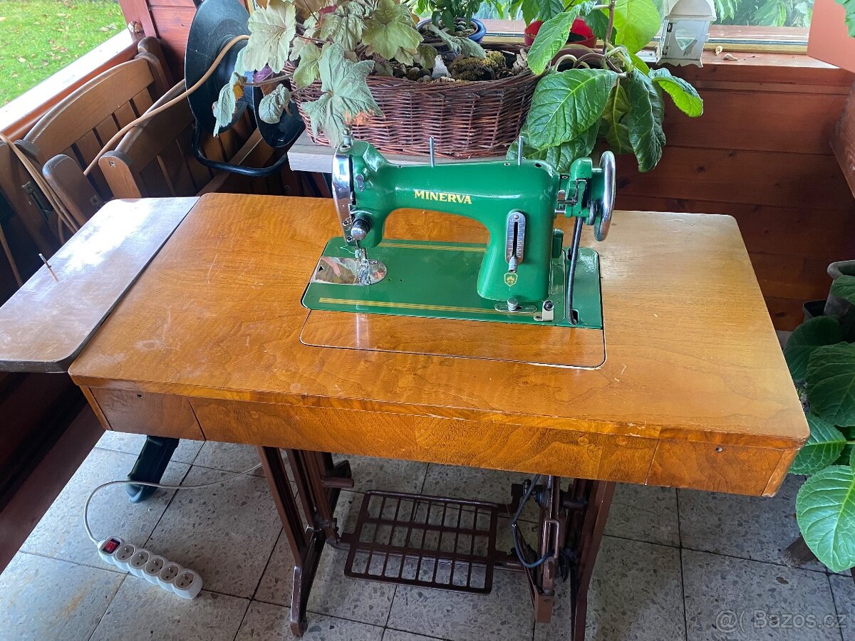 Šicí stroj Minerva