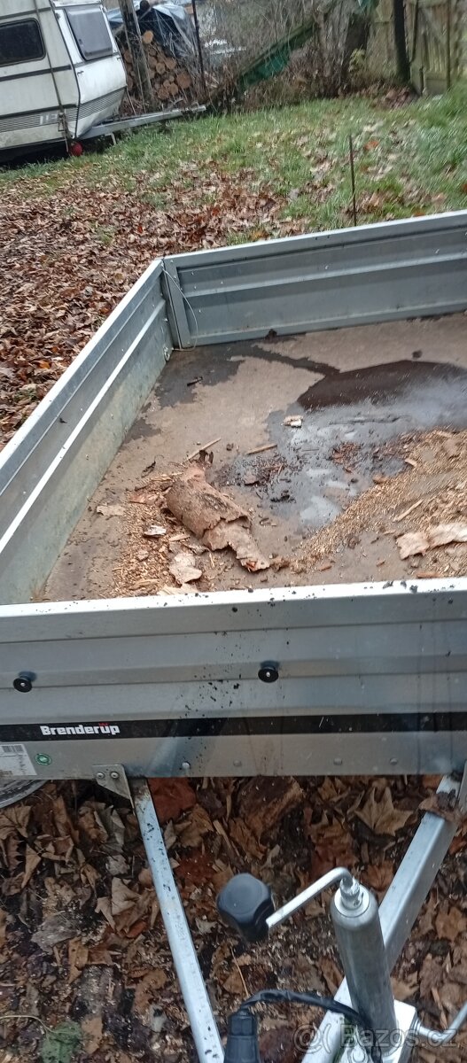 Přívěsný vozík za auto