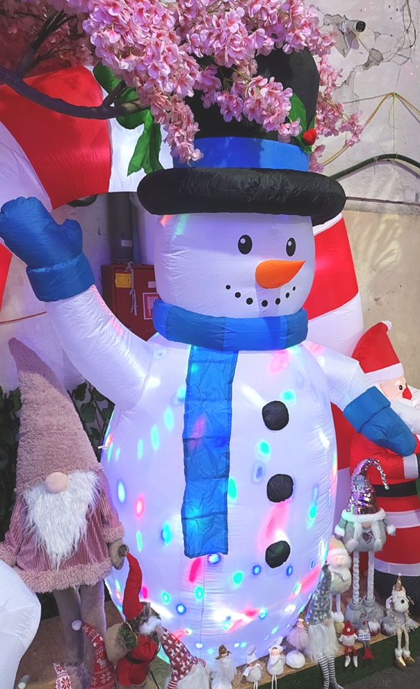 Nafukovací svítící vánoční dekorace sněhulák s osvětlením