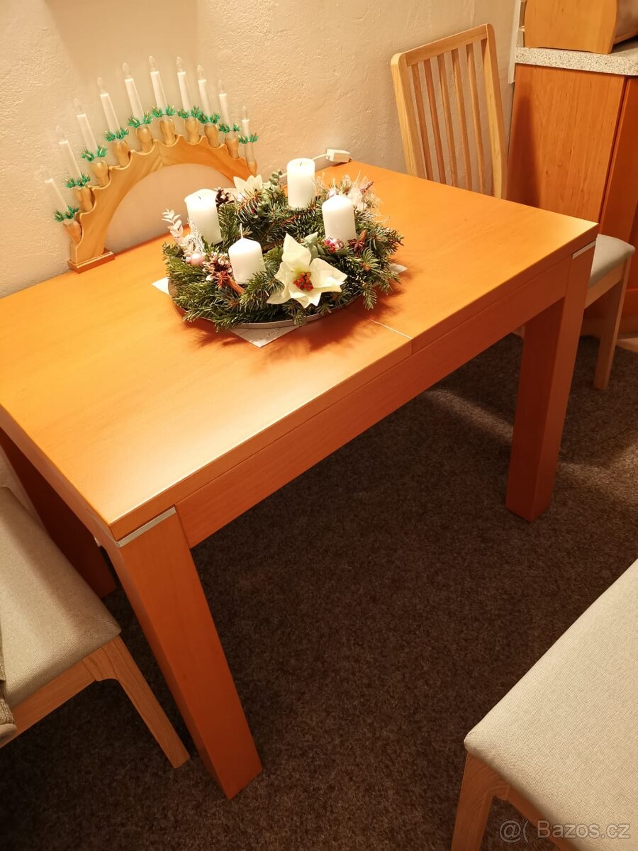 Rozkládací jídelní stůl, dřevo buk