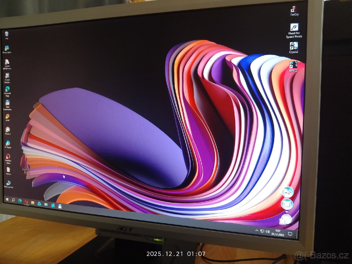 PC s win10, monitor, klávesnice, myš, skener.