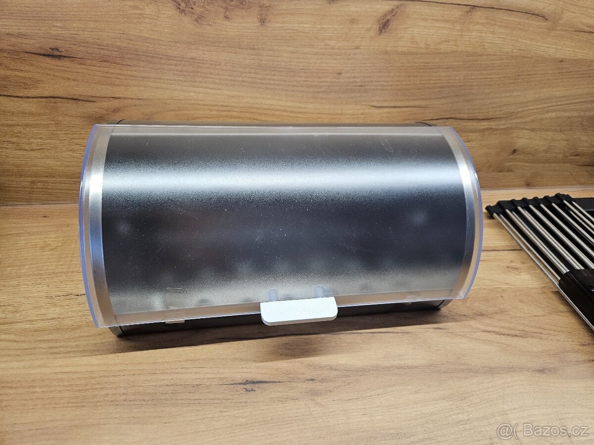 Nový nerezový chlebník