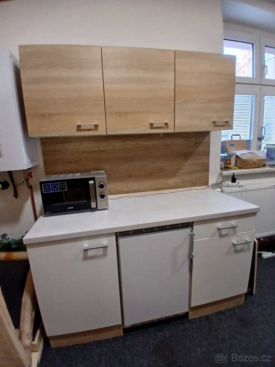 Kuchyňská sestava s lednicí