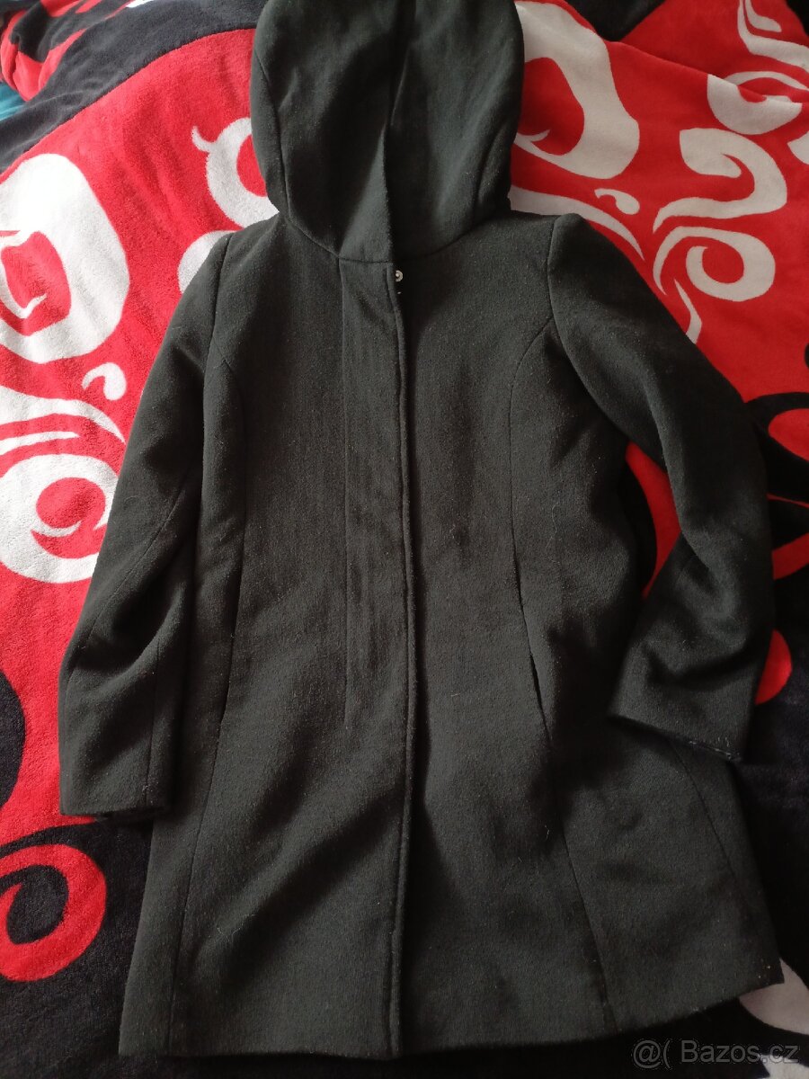 Dámský černý kabátek S