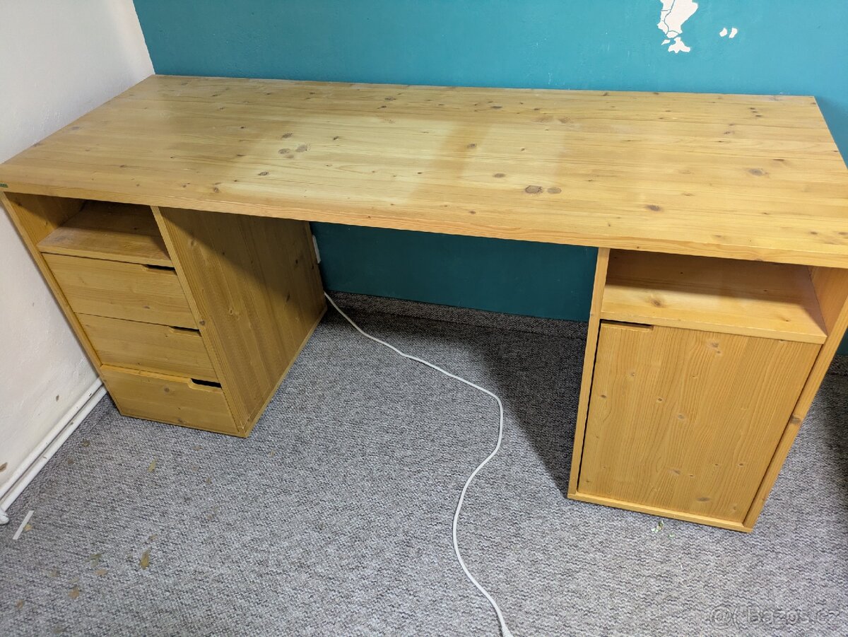 Masivní nábytek do dětského pokoje