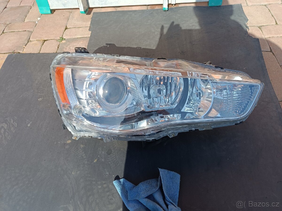 Pravé přední xenon světlo Mitsubishi Outlander