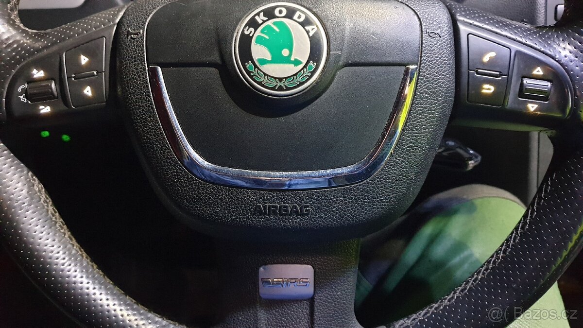 Škoda RS MF + pádla volant s bílim podsvícením