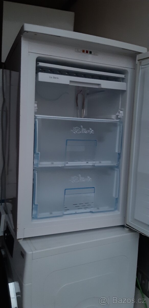Beko mrazák pěkný a plně funkční..