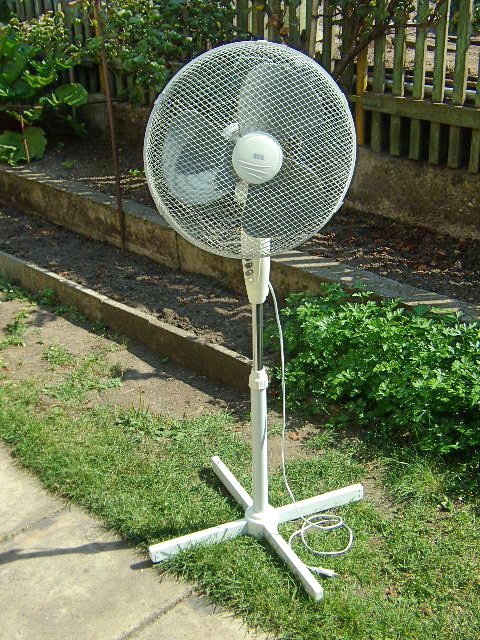 Prodám STOJANOVÝ VENTILÁTOR