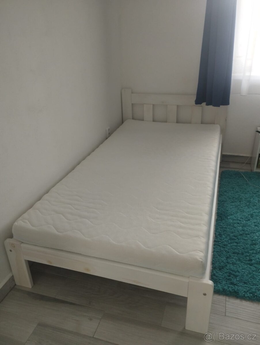 Postel s matrací