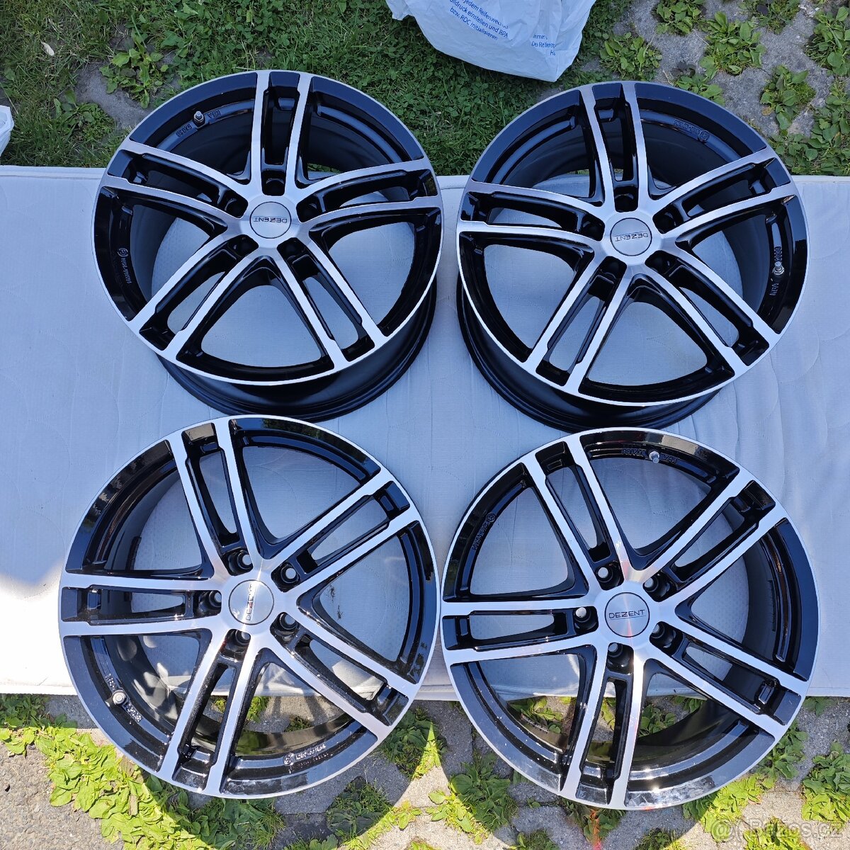 Alu Dezent TZ DARK 8x19 5x112 ET 49, 57.1 senzory SPĚCHÁ