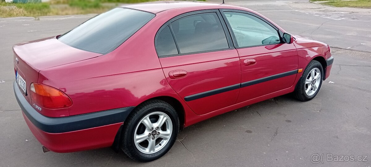Toyota avensis 2.0 benzín R.v.1998