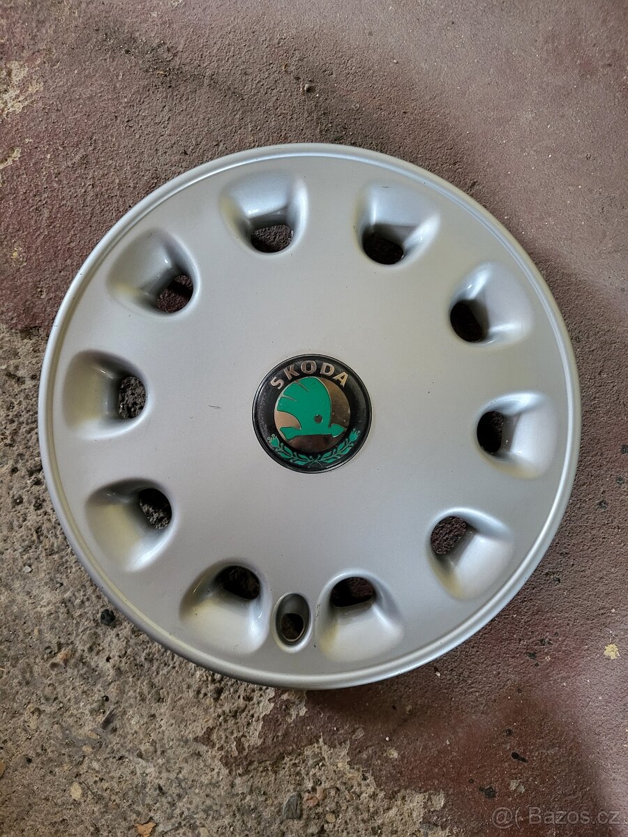1 kus poklice Škoda Felicia 13"