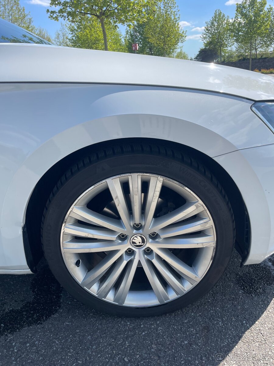 Kumho 235/40 R19 96V XL - WinterCraft WP72