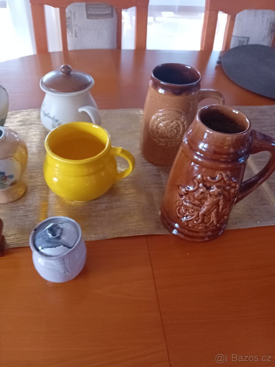 Dzbanky, hrnečky