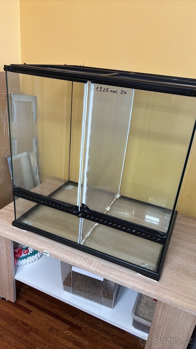 Terárium 60x60x50 horni větrání