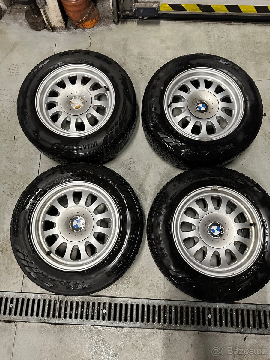 Kola BMW r15