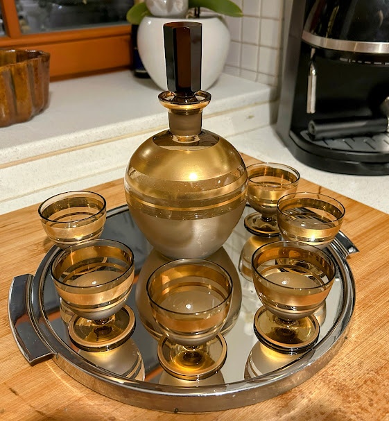 KARAFA + 6 SKLENIČEK KOUŘOVÉ SKLO