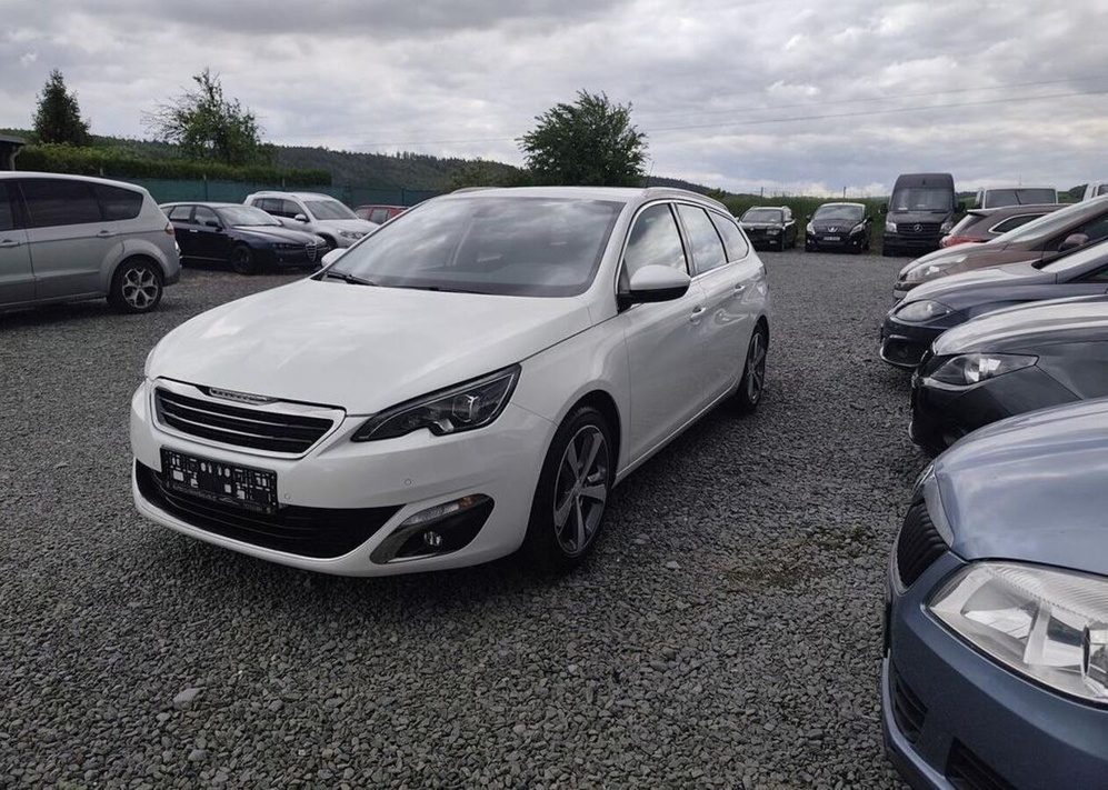 Peugeot 308 1.2i Klima, Navi, Tempomat benzín manuál 60 kw