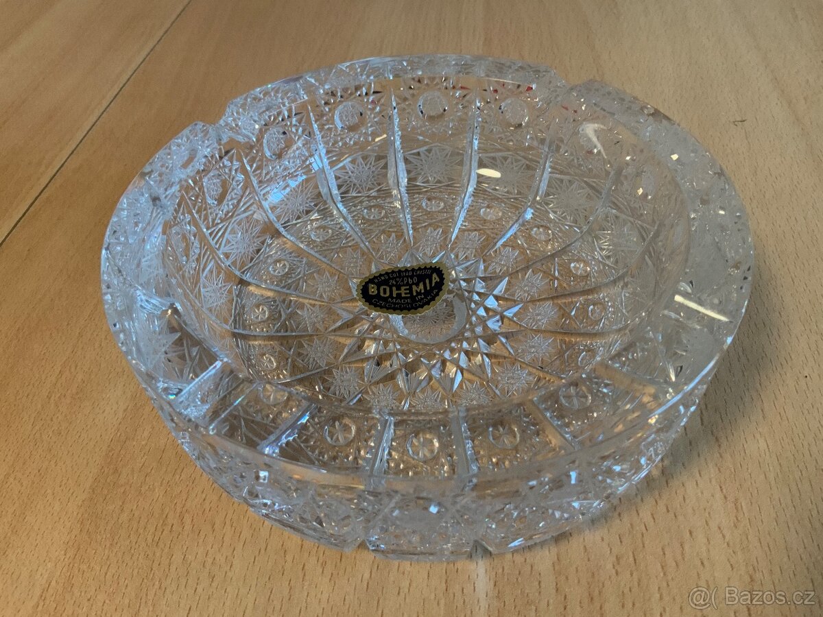 Broušený popelník