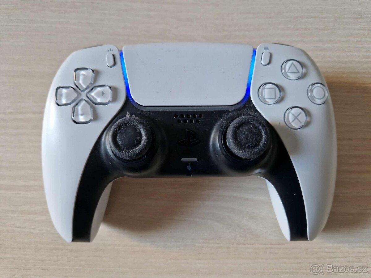 Playstation 5 ovladač ve velmi pěkném stavu