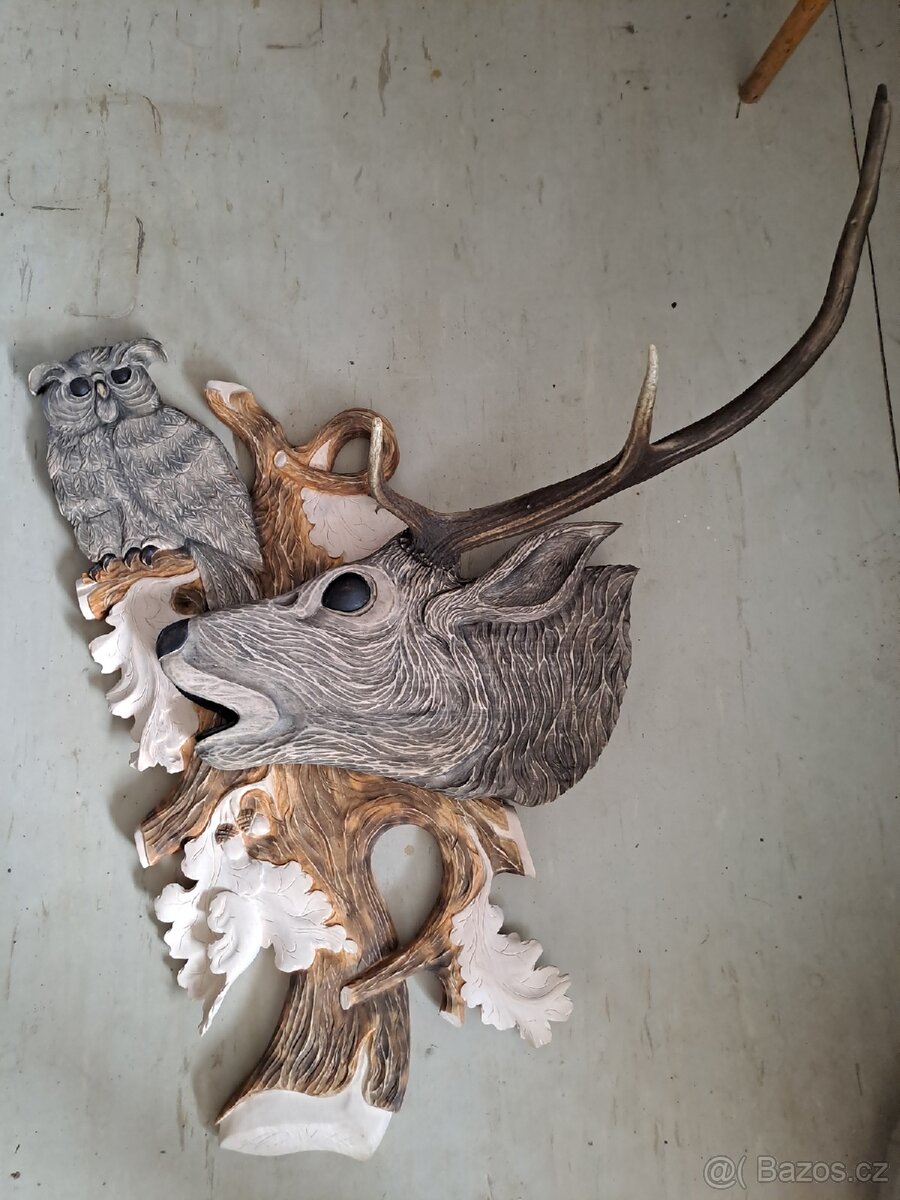 Dřevěná vyřezávaná dekorace pro myslivce