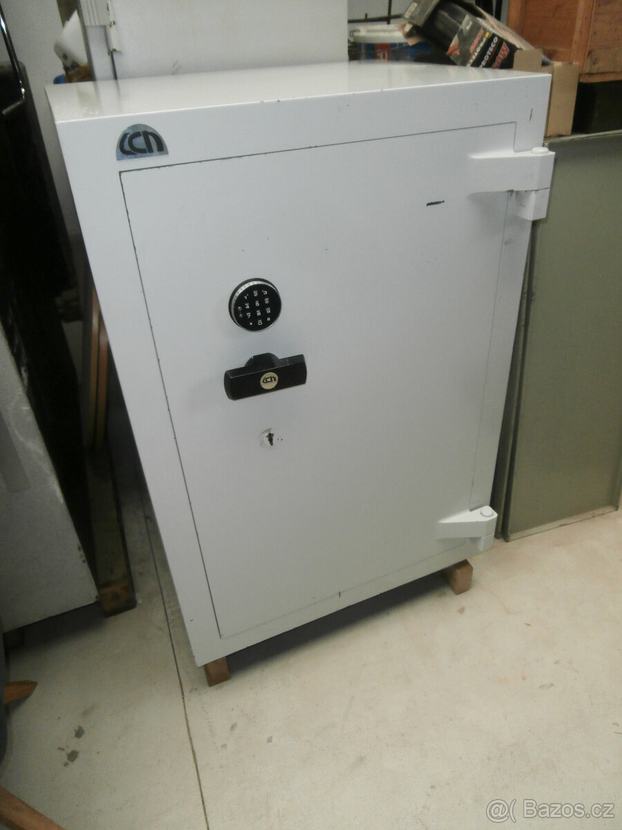 Trezor železobetonový bankovní za 12.000 kč