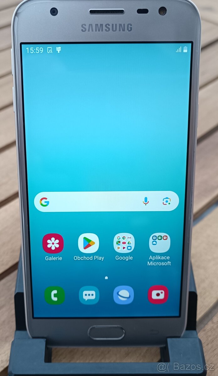 Mobilní telefon Samsung Galaxy J3 2017 J330F Dual SIM