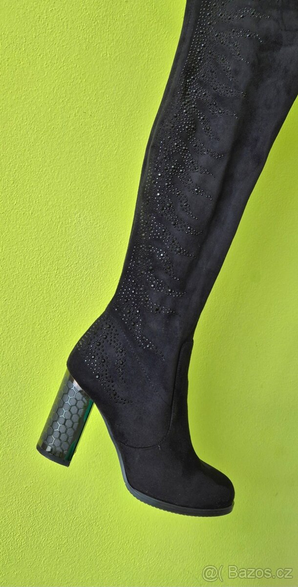 Elegantní semišové kozačky