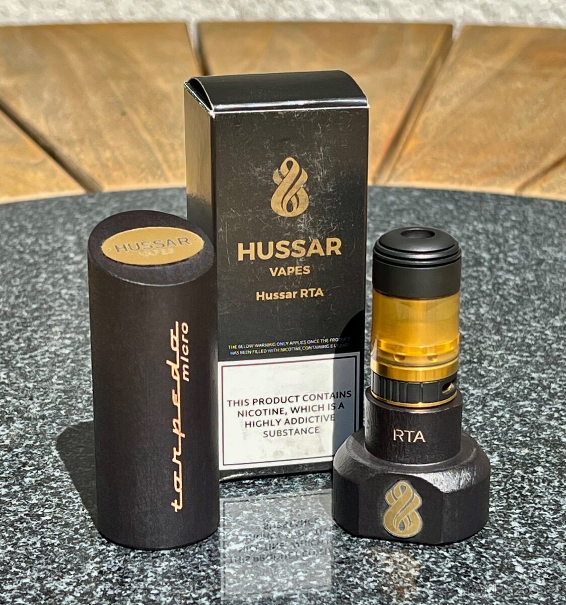 Hussar Vapes Torpedo Micro RTA Black & Gold, výborný stav